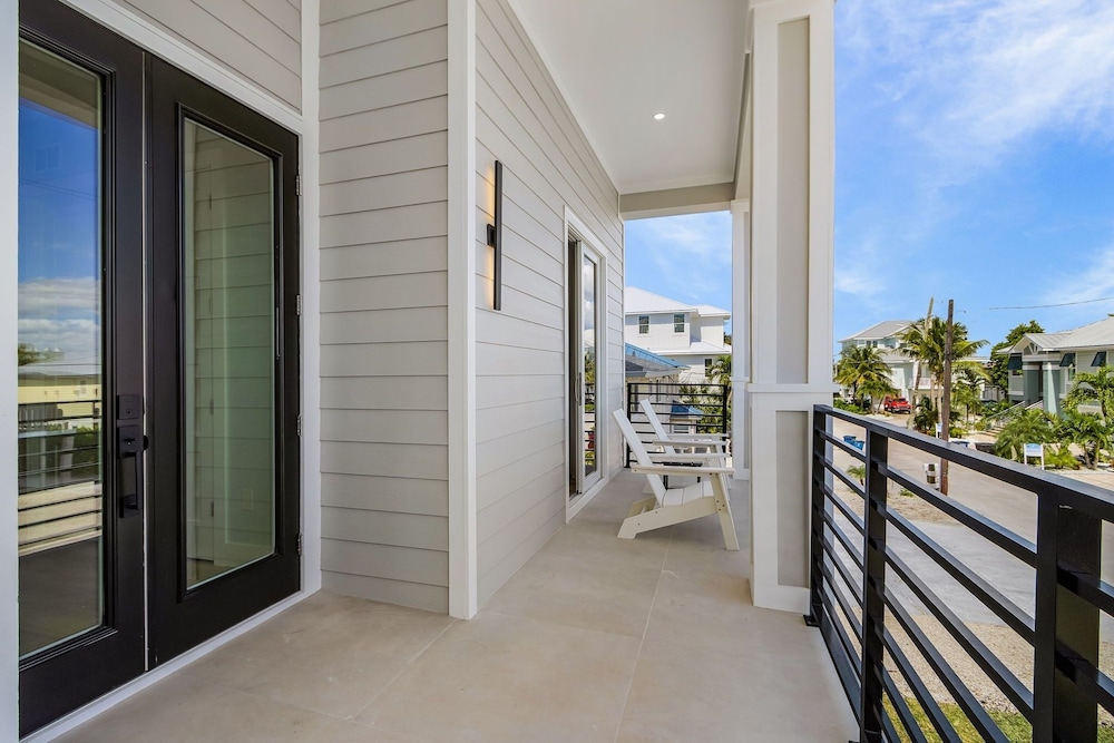 141 Brand New Luxury 6br/6ba Build W/ Heated Pool! 6 Bedroom Home