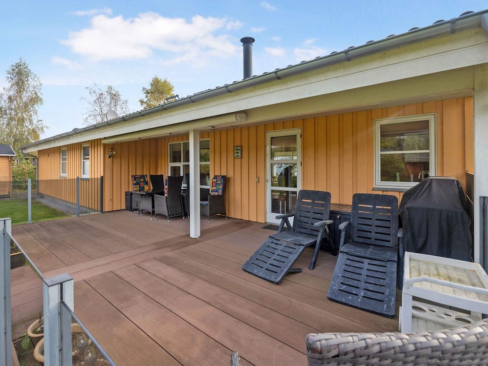 5 Star Holiday Home in Hals