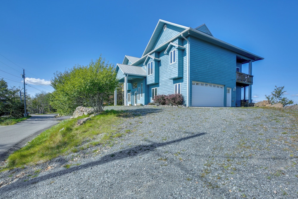 Beech Mtn Views, Next to Ski Resort: Home w/ Decks