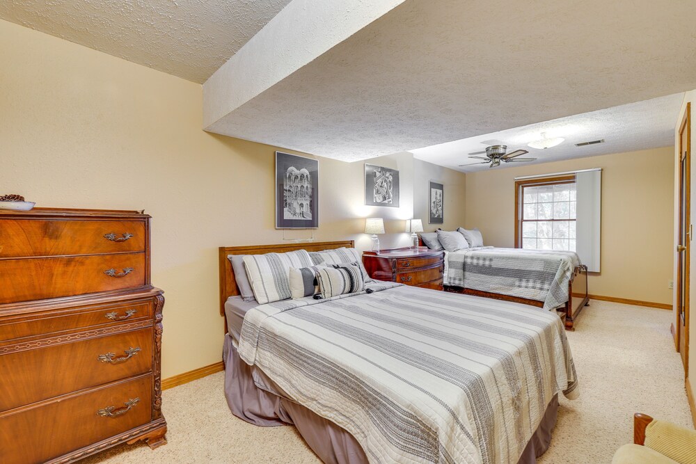 Ozark Mountain View Retreat w/ Hot Tub! view 3
