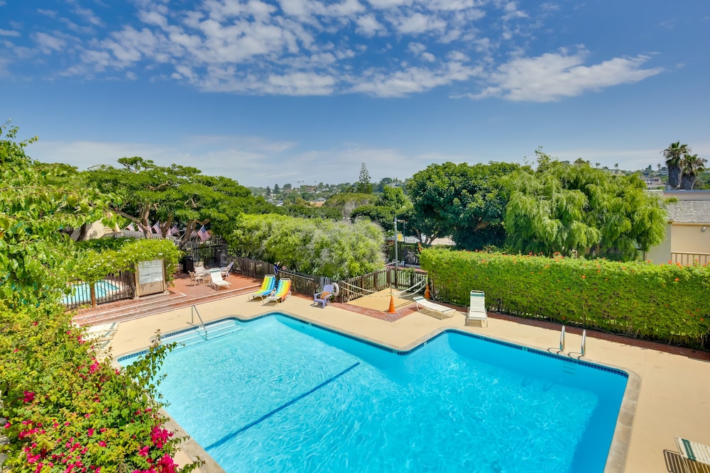 Solana Beach Condo w/ Community Pool, Beach Access