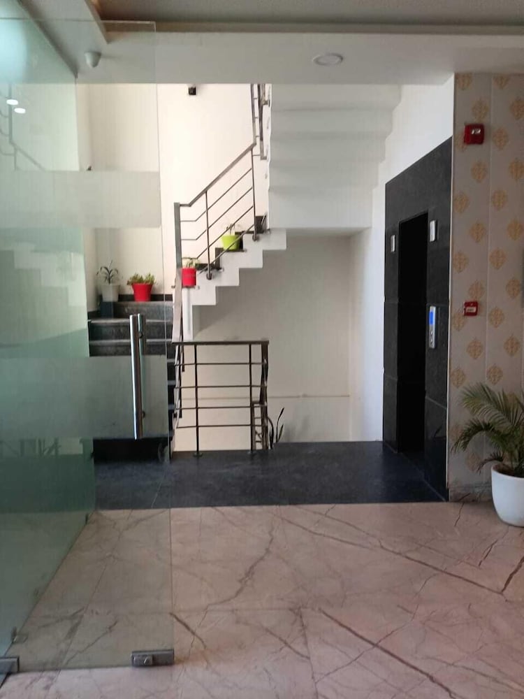 Hotel Florence and Banquets By Elite Sol