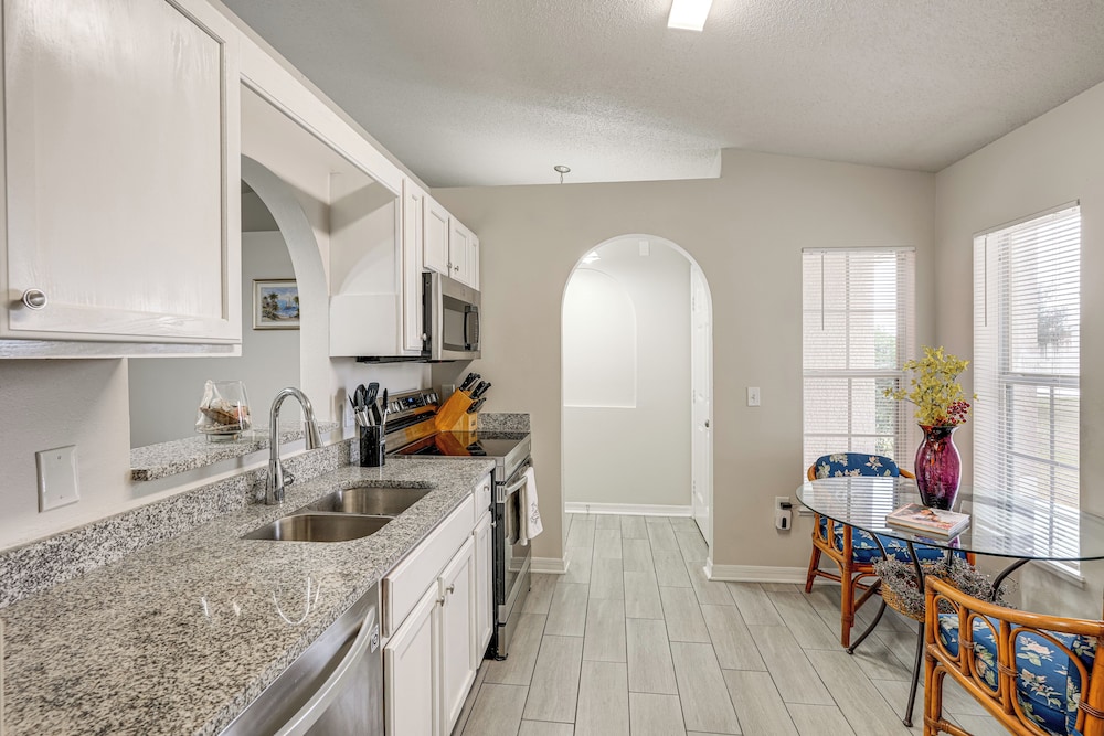 8 Mi to Legoland: Winter Haven Home w/ Lanai!
