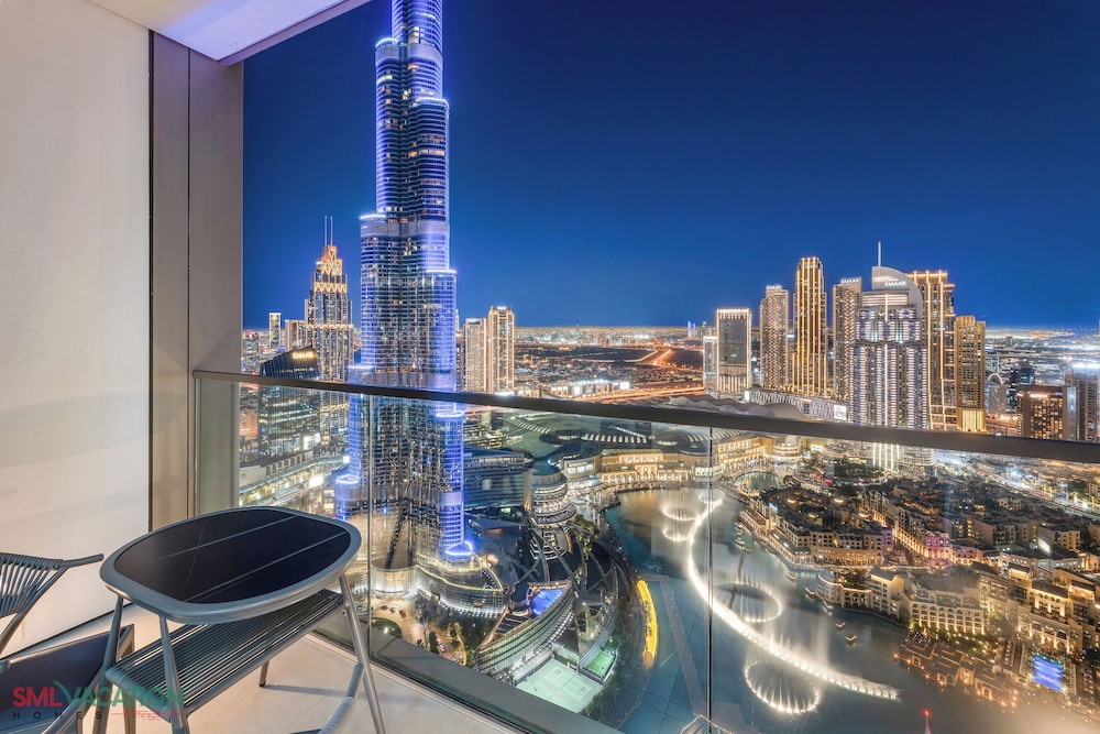 SML Vacation Homes - Sky High Apartments with Burj Khalifa and Dubai Fountain Views @ Grande Signature, Downtown Dubai