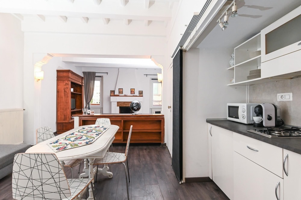 Gorgeous Trastevere Loft On The River