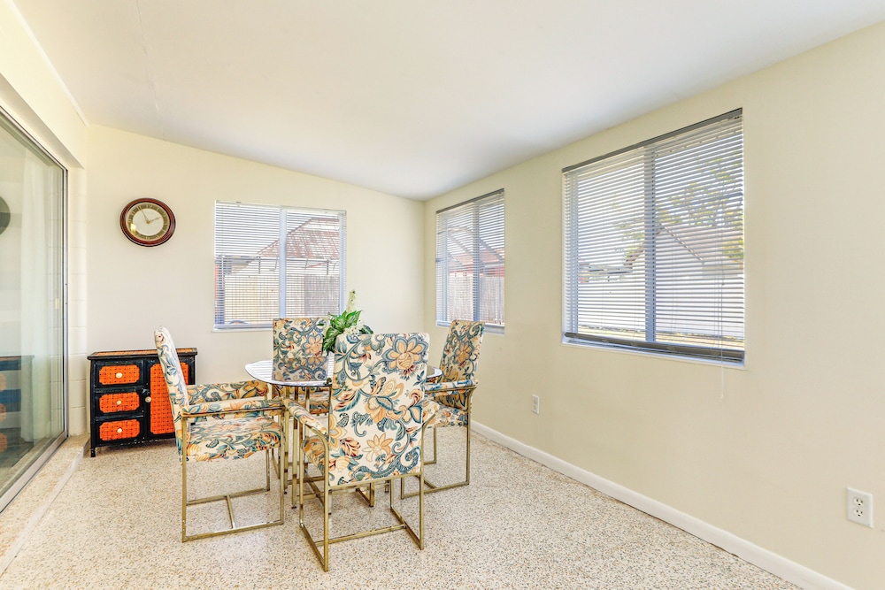4 Mi to Venice Beach: Home w/ Patio & Yard