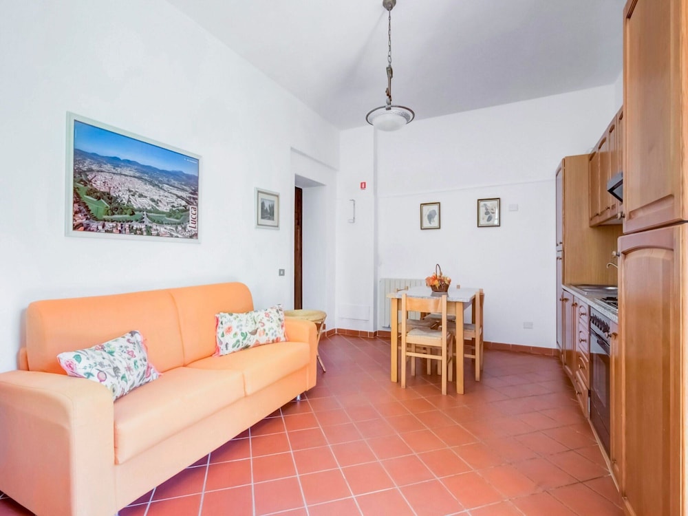 Apartment With Swimming Pool