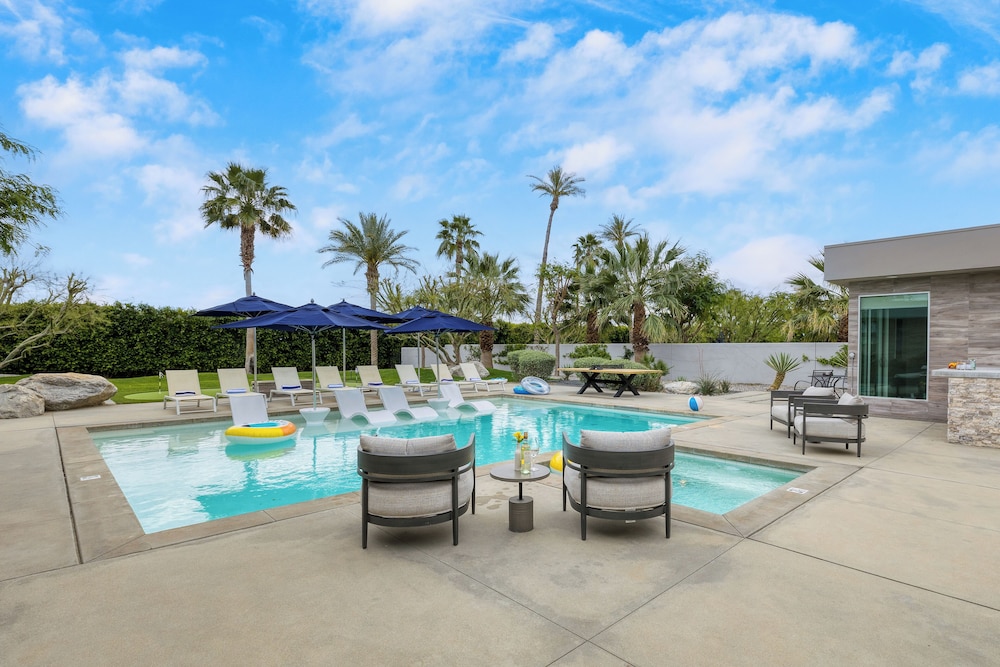 The Polo Villas by AvantStay – Modern Oasis Near Empire Polo Club