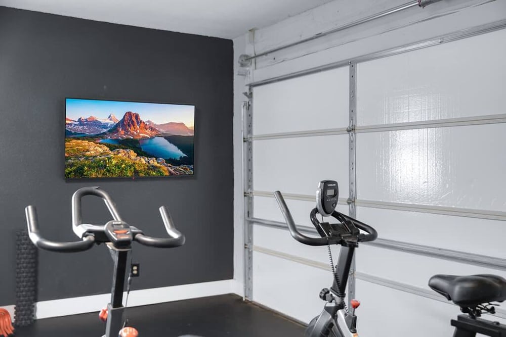 Huge Golf Course Home-free Heated Pool Theatre Gym