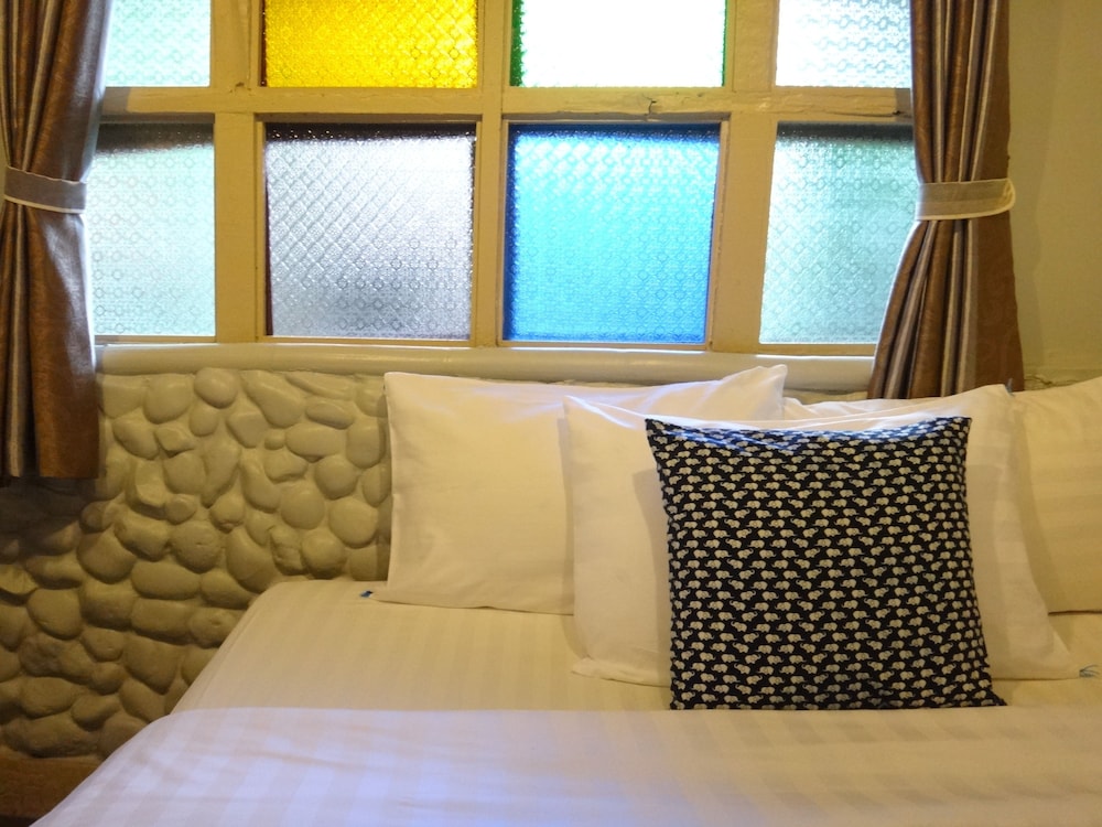 Stay With Me Guesthouse