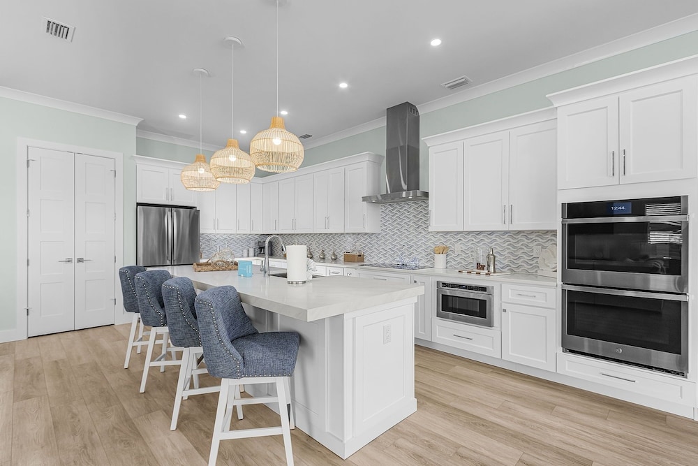 141 Brand New Luxury 6br/6ba Build W/ Heated Pool! 6 Bedroom Home