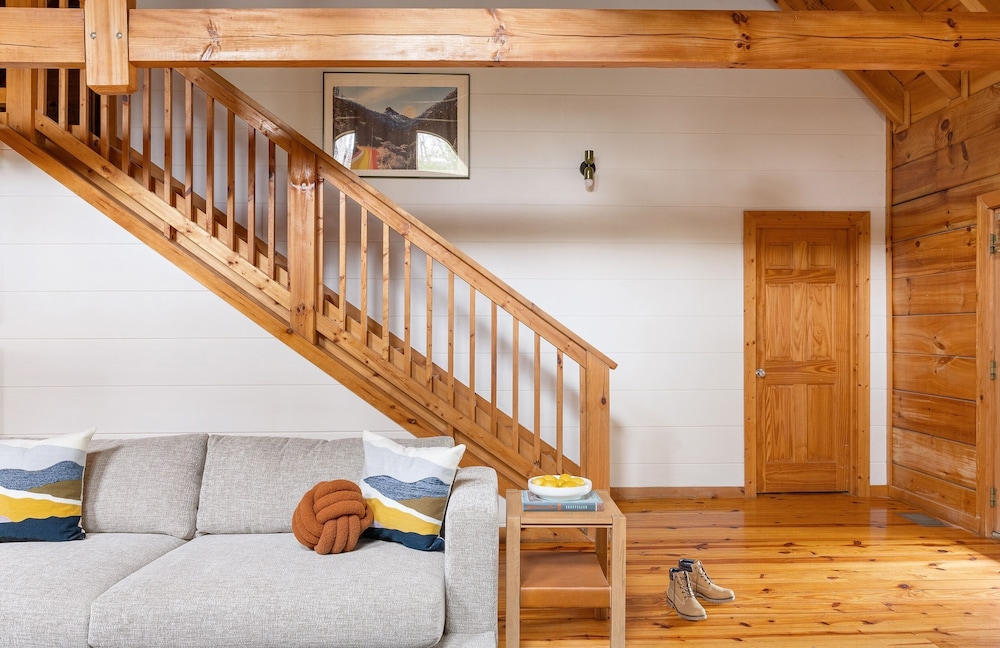 Yesteryear Mountain Charm Modern Vintage Retreat 5 Bedroom Home by Overmoon - Property Image 6