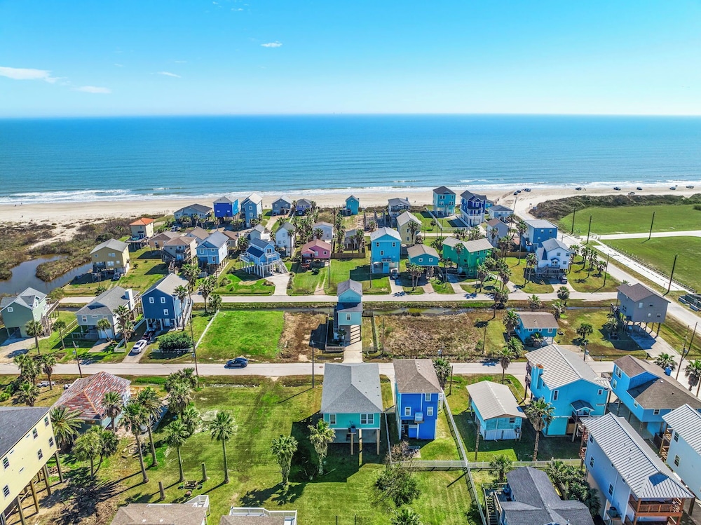 Sunny Beach House by Ryson Vacation Rentals