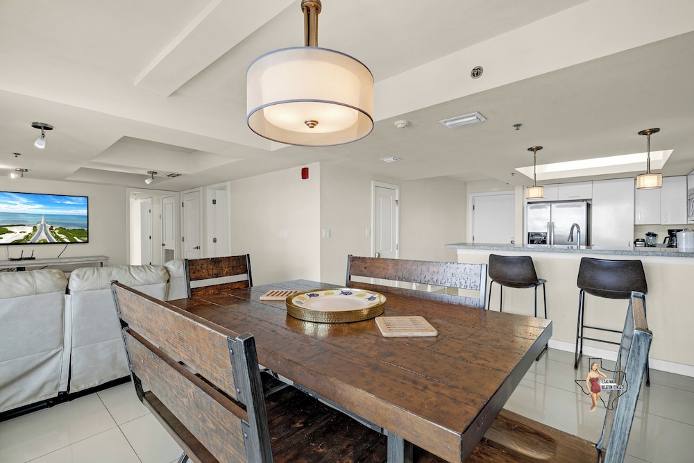 Bahia Mar-Solare Beachfront & Two Pools