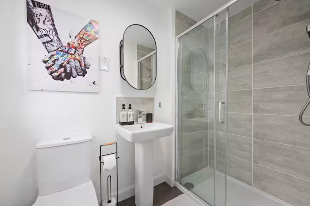Stylish House in Perth-hot Tub-garden-sleeps 6