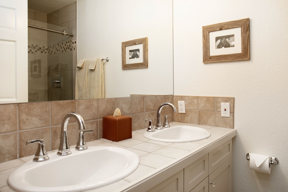 104 Lodge At Brookside 2 Bedroom Condo by RedAwning - Property Image 16