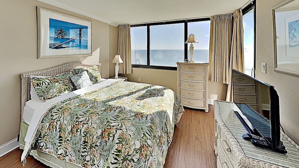 Sands Beach Club 820 2 Bedroom Condo