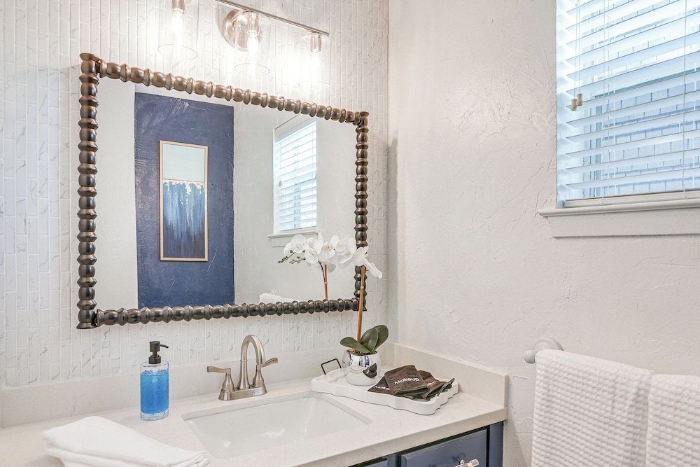 Beachfront Retreat: West End Home in Galveston!