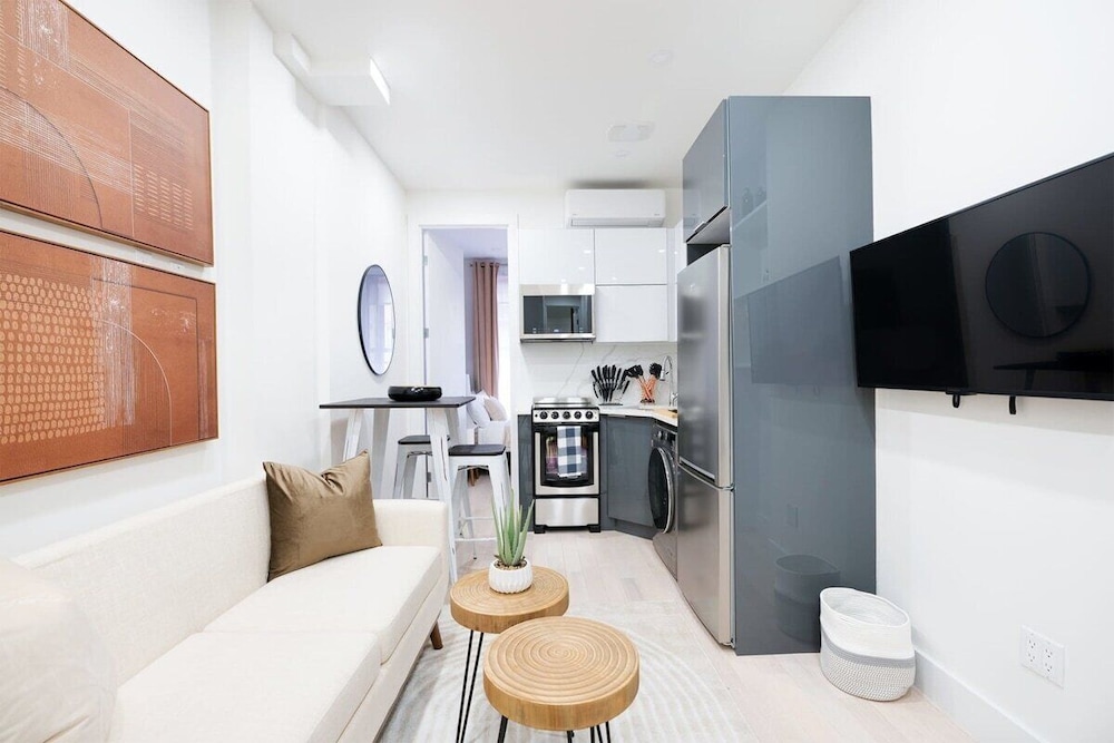 48 Midtown West Apt