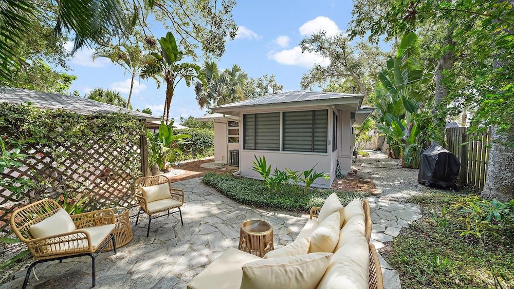 Hidden Oasis A 1 Bedroom Bungalow