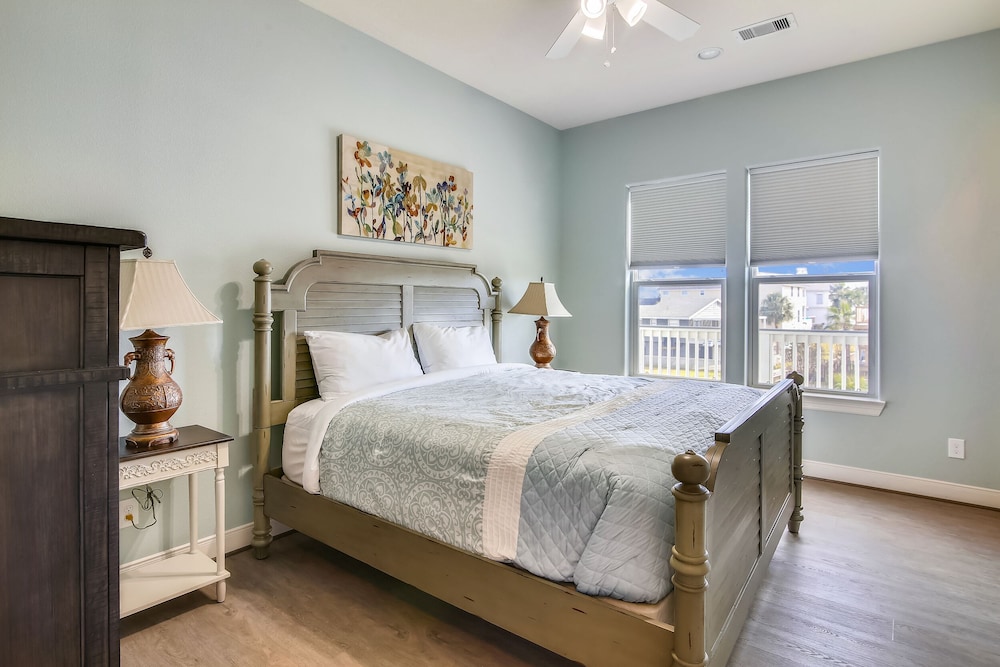 Sandpiper Treasure by Ryson Vacation Rentals view 4
