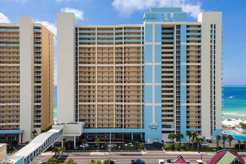 Shoreline Serenity by Avantstay Beachfront + Views!