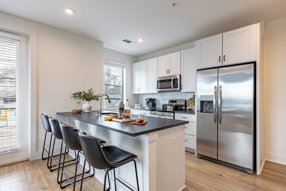 The Heights by AvantStay – Modern Condo Minutes from Broadway
