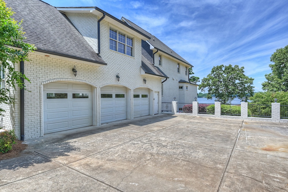 Make a Big Splash in 7BR Lake Norman Home!