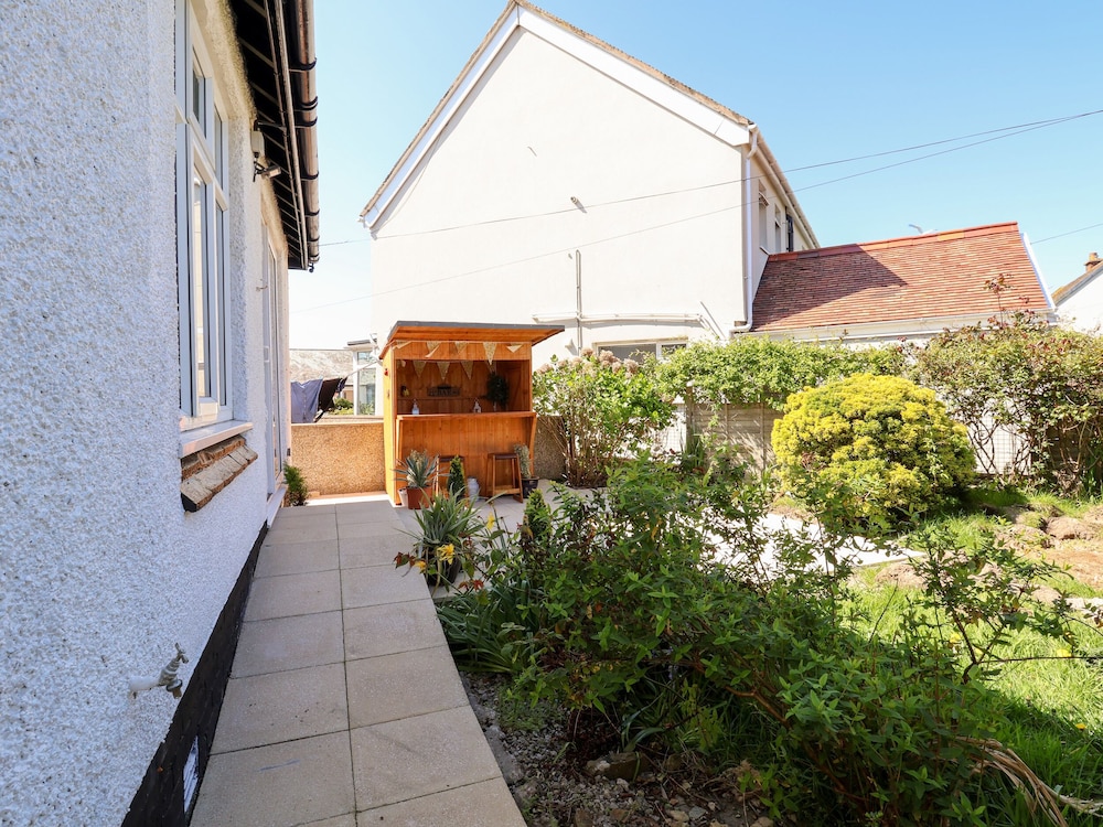 3 Rhyd Drive