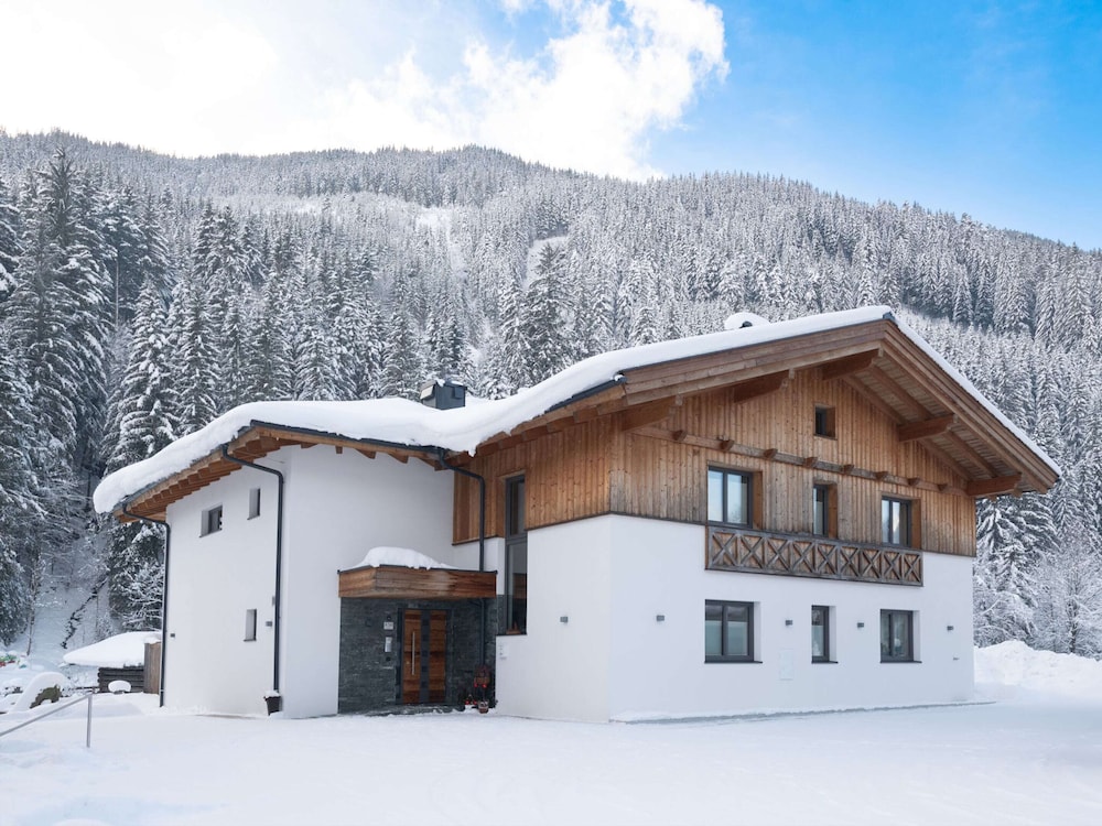Luxury Chalet in Saalbach-hinterglemm With Sauna