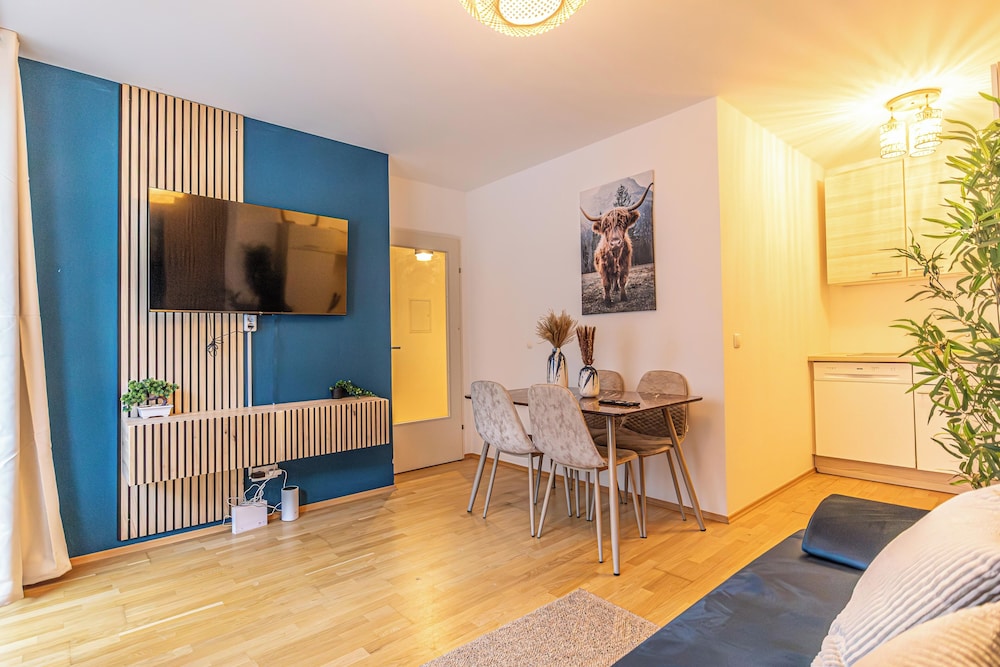 9 Min Metro City Center 1BR 1LR Balcony