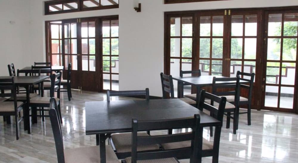 Lizzie Villa Guest House
