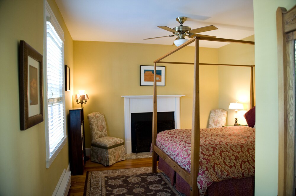 Hopkins Ordinary Bed Breakfast and Ale Works