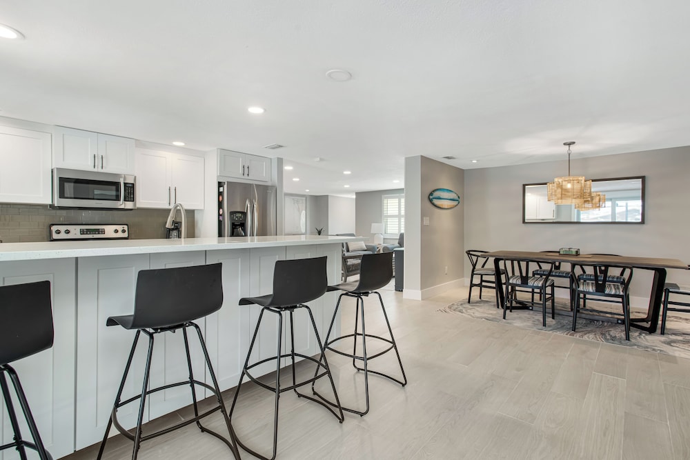 Luxury Pool Retreat near Siesta Key