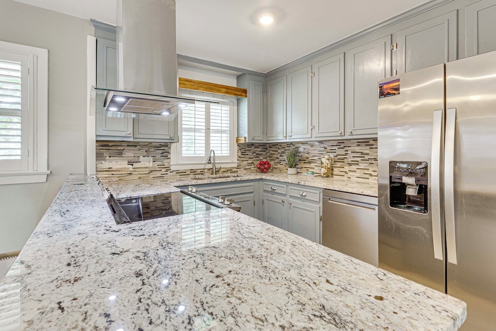 Riverfront Fun: Quiet Home Near Hampton Coastline