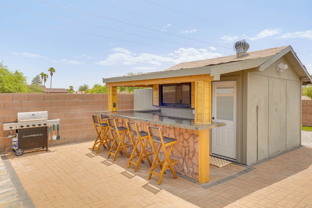 6 Mi to Dtwn: Tucson Gem w/ Outdoor Oasis!