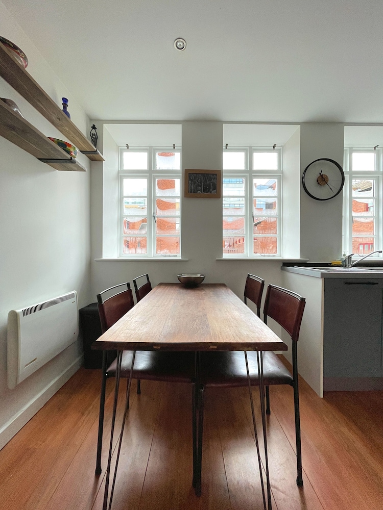 Modern Urban Sheffield Hideaway view 2