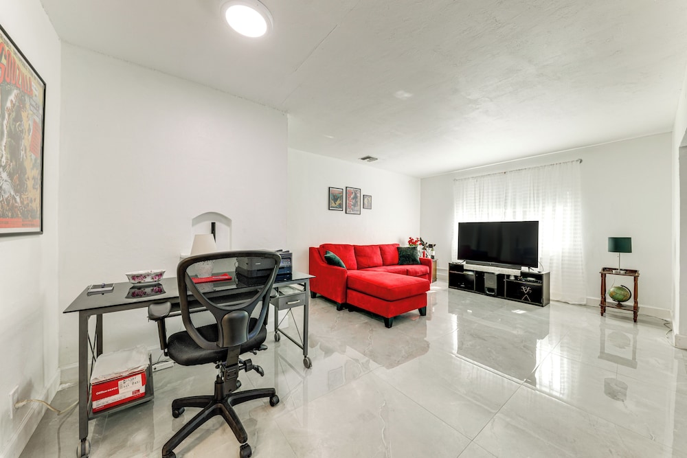 4 Mi to Ft Lauderdale Beach: Wfh-friendly Home!