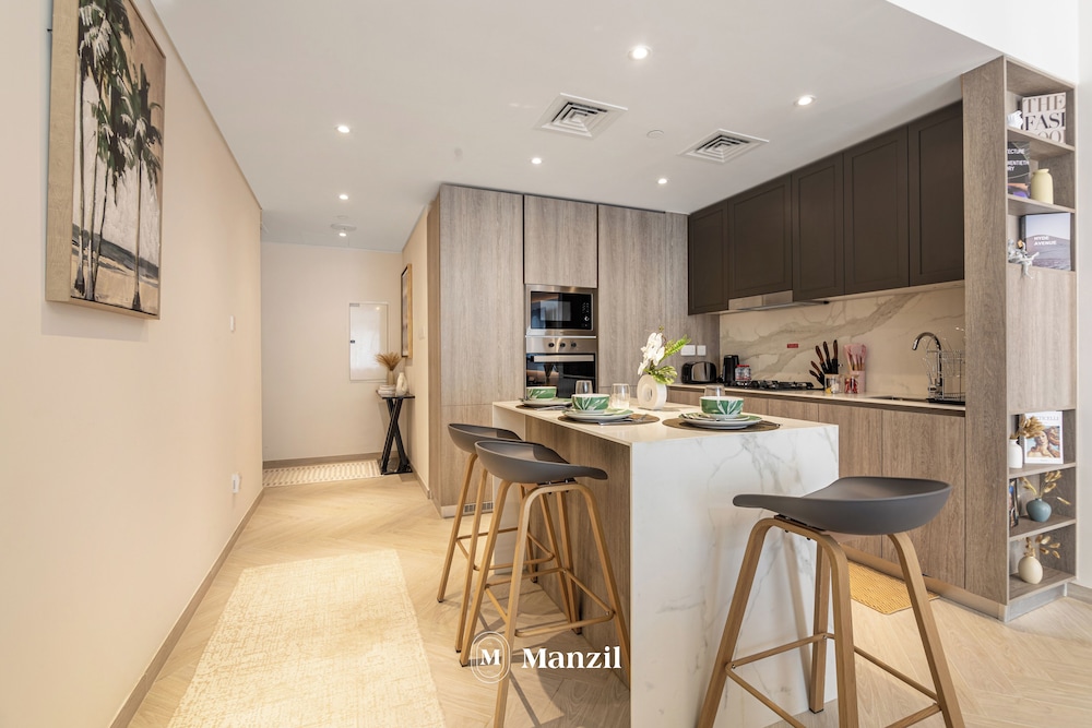 Manzil- Chic 2BR w Pool nr Circle Mall