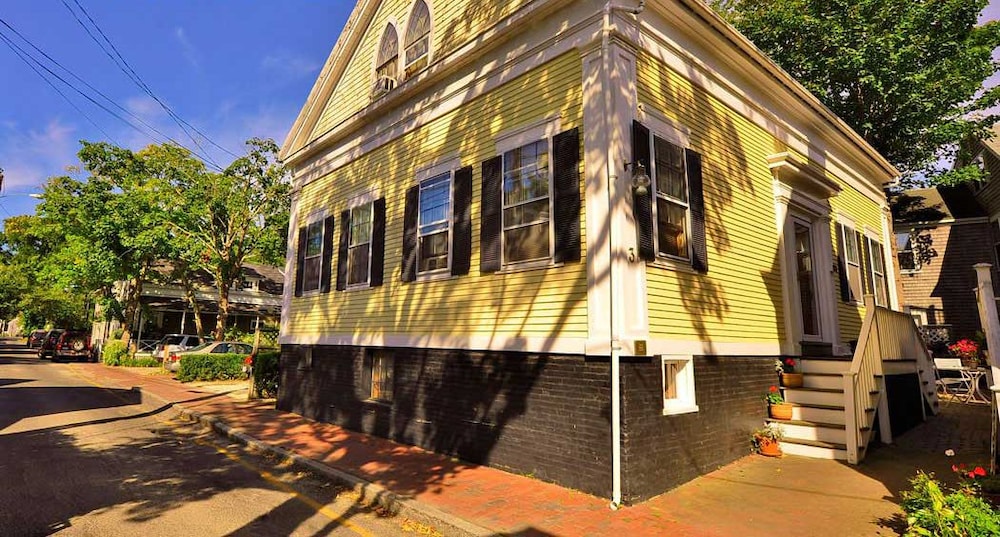 Languedoc Inn & 3 Hussey St Guest House