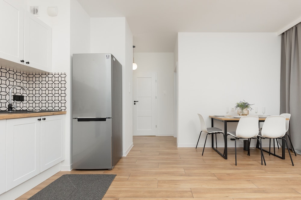 Spacious Apartment by Renters view 3
