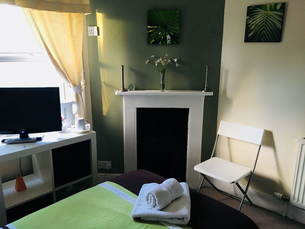 Bentons Guesthouse