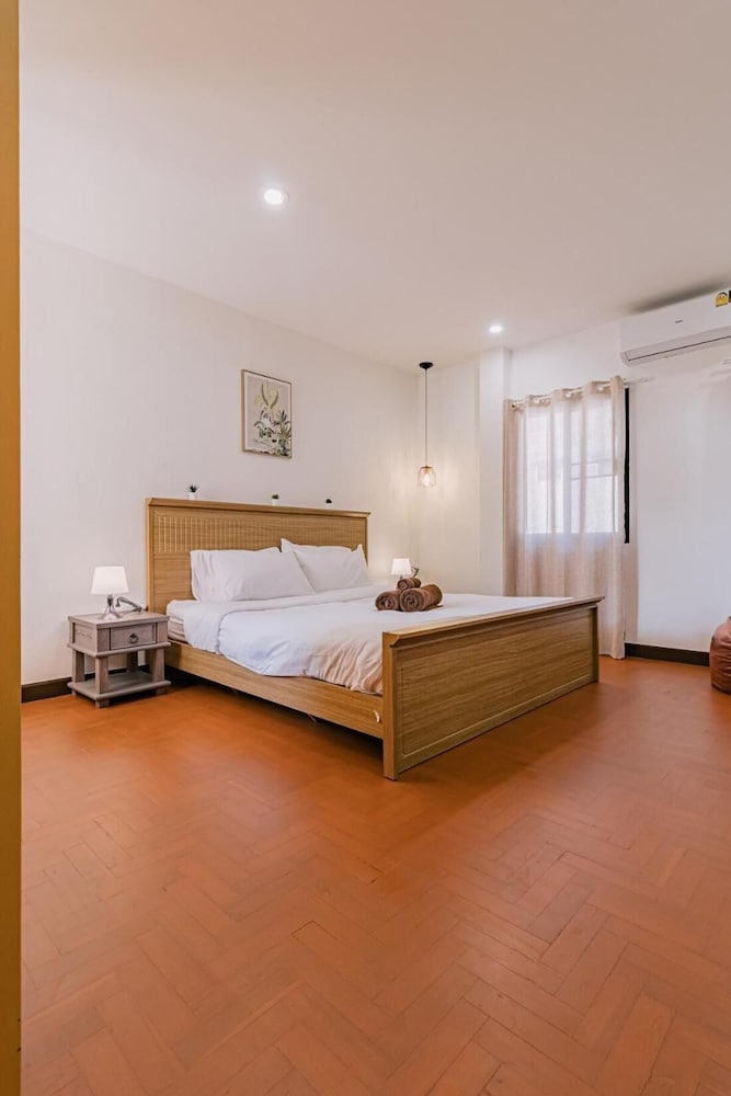 Modern Family House - 4 Bedrooms 5 Mins From Old Town With Gallery - Deja Home