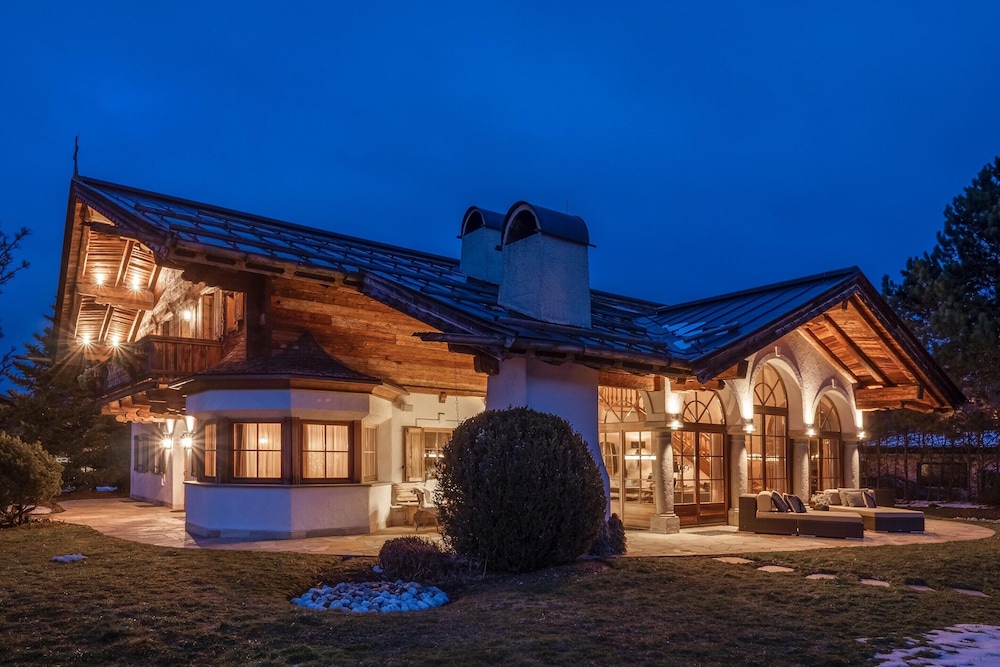 Elegant Chalet Near Slopes & Village