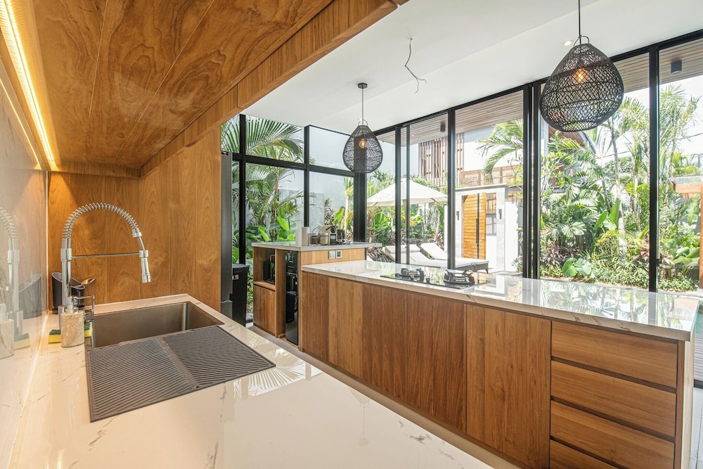 Elegant 6BR Canggu Retreat Just 400m to the Ocean