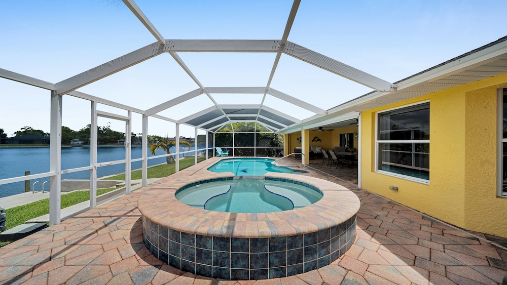 Casa de La Vista Pool Spa With Lakefront View