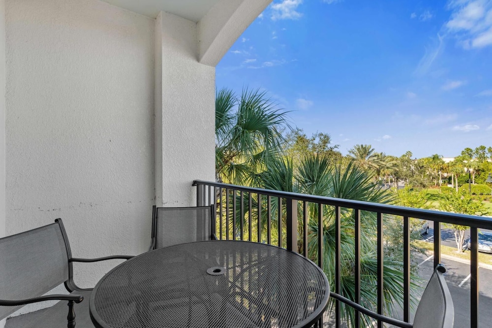 Vista Cay Swanky