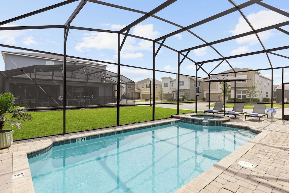Sleeps 25! In Solara Resort, Near the Theme Parks Coconut Breeze by Avantstay