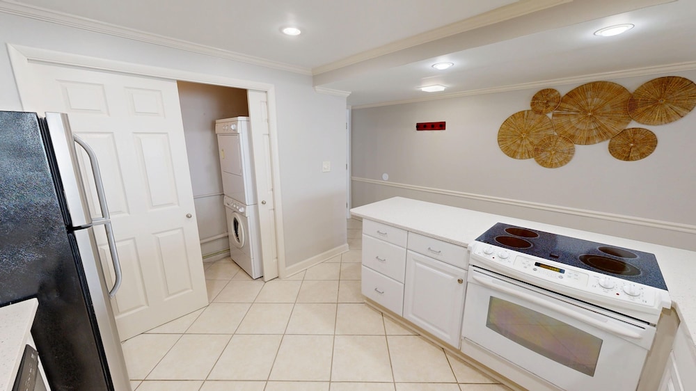 Shoreline Towers 1074 2 Bedroom Condo