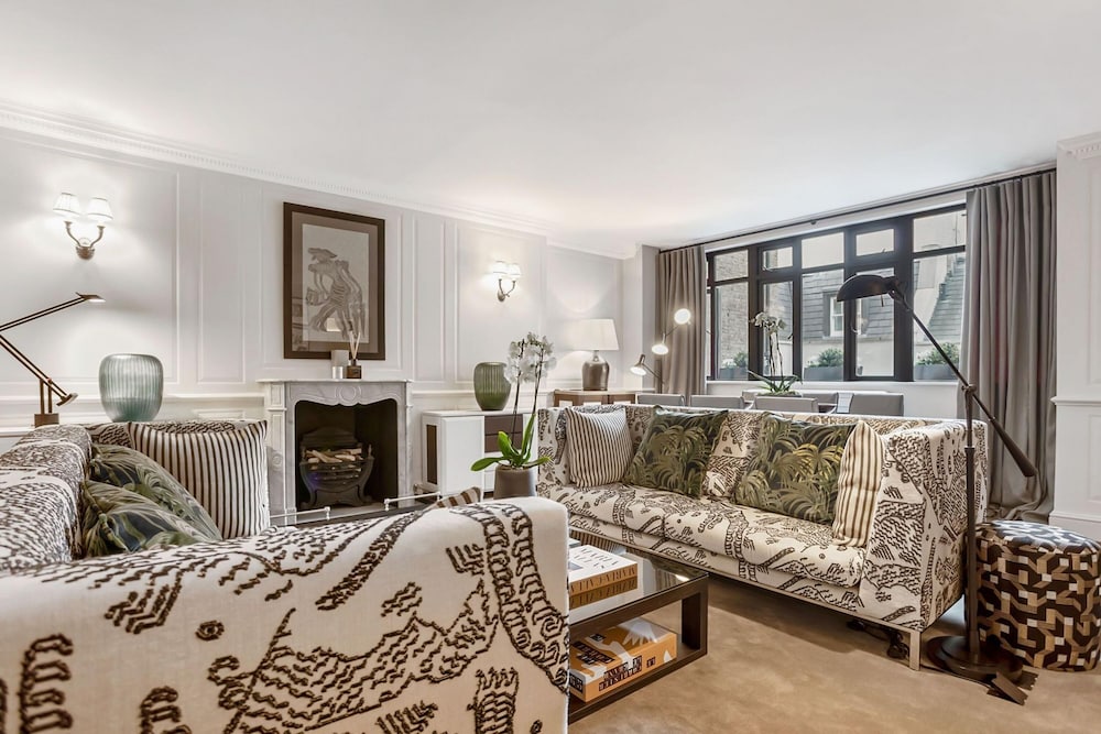 Knightsbridge 3-bed 2-bath by Harrods